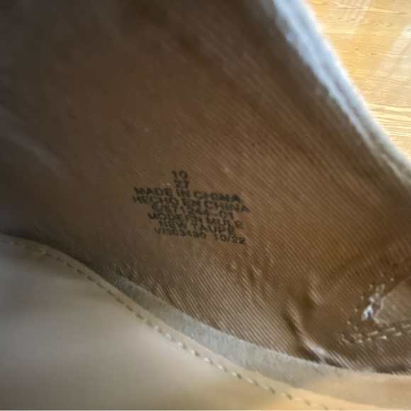 Old navy faux suede slides - Picture 5 of 5